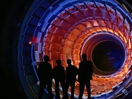 如何制造一个人造黑洞#黑洞 #粒子#核武器#时光穿梭机