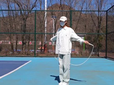 你们要的甩绳教程来了,这个在花式跳绳里叫曼巴,学这个之前先把抛接绳学会,之前发过教程啦#花样跳绳 #曼巴教程