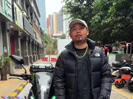 全广东第一台最新款黑骑士F100拿到了,那才叫一个帅气,2026年又可以驰骋沙场了#黑骑士更专业的外卖车 #黑骑士F100