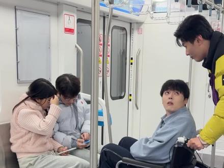 和好朋友大冒险输了就这么玩 #大冒险#社死#社牛挑战