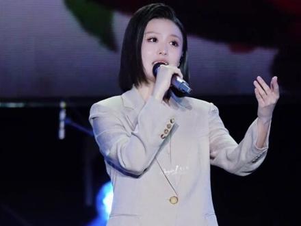 徐子尧眉山唱《花妖》,干净通透像春风,刀迷:
最美的在这儿#徐子尧