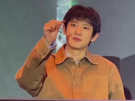 这完全就是调皮捣蛋的大男孩呀,毫不费力的吸引目光#朴灿烈#exo深圳签售 #exo回归