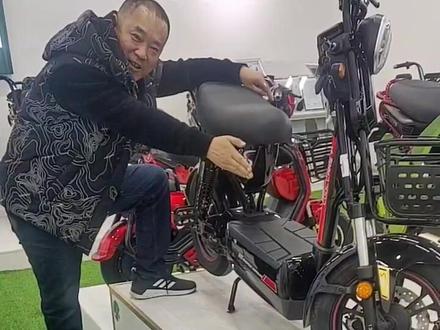 #电动车 ,133s安装上脚蹬子了,这款车的特点是,动力足,跑的远,车的骨架粗。