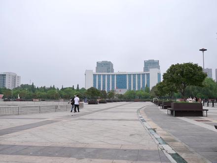 号外!号外!所有泗阳老乡请留步,5月30日下午四点半,泗阳图书馆之夜文旅趣味活动热闹开启,老毕在市民广场等你,不见不散哟😊
.
现场NPC齐聚一众古风名士:诗仙李白、诗圣杜甫、诗王白居易趣味对诗,才子唐伯虎猜谜,才女李清照查酒驾,闯关氛围感拉满,更有巾帼英雄花木兰实景演绎。除此之外,还能带孩子亲手体验活字印刷技艺,观赏复古古迹老报纸、经典连环画展品,古韵趣味样样俱全。
.
这个周六闲暇时光带上家中孩子,赴一场充满诗意与童趣的国风盛宴,沉浸式感受传统文化独有的魅力!
#泗阳图书馆之夜 #六一