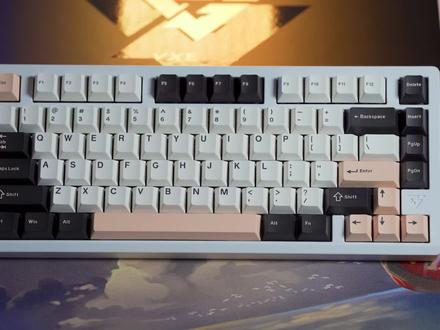 499的三模铝坨坨键盘 电泳白+黑金FR4 卷死!VGN VXE75首发评测 #铝坨坨 #键盘 #键盘评测 #卷王 #蔚蓝档案