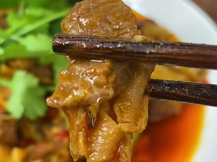 自贡人家的笋子烧牛肉,年夜饭上安排这道菜、全家人夸你是大厨#抖音美食创作人 #自贡美食小分队 #家常菜