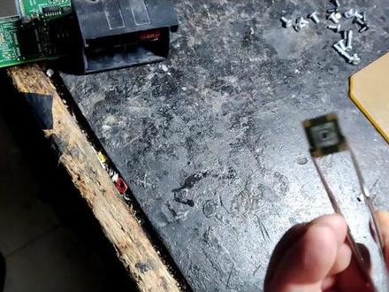 #创作灵感 #奇瑞瑞虎8 中控屏重启,卡标不进系统,黑屏,触摸屏失灵等故障解决办法#大屏导航维修 #中控屏维修 #汽车保养与维修 @DOU+小助手