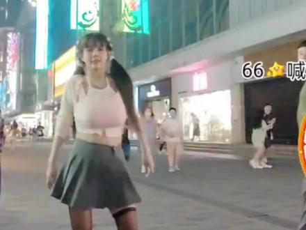喵喵球街头深蹲,引路人围观
#喵喵球