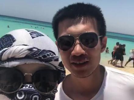 终于知道为什么阿拉伯人要这个包头了,因为可以防晒,挡风,防沙尘!@勇结童心 #