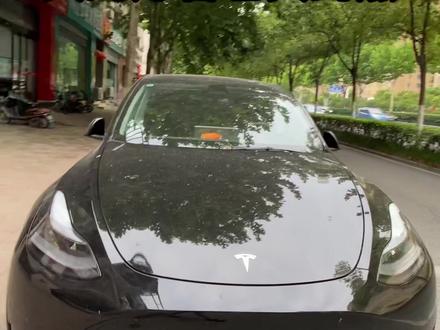 #特斯拉 #特斯拉modely #特斯拉model3 特斯拉的全景天窗是真的好看也是真的热,这种炎热的天气,如果你的特斯拉长时间停靠在室外,建议装个遮阳帘#汽车好物 #dou是好车 #特斯拉配件 #特斯拉遮阳帘