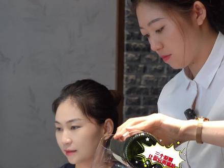 宴请贵宾时应该给谁先倒酒?!#有云1911中国川菜体验中心 #服务礼仪 #商务礼仪 #成都天府新区 #职场女性