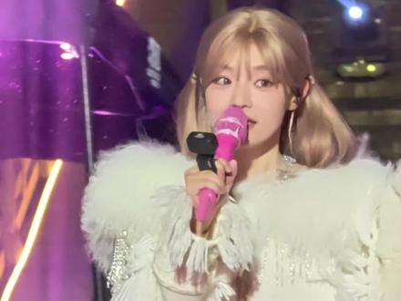 【黄霄雲】我想要痛快的离开我的依赖#黄霄雲#离开我的依赖#黄霄雲都匀公益音乐会 #都匀秦汉影视城