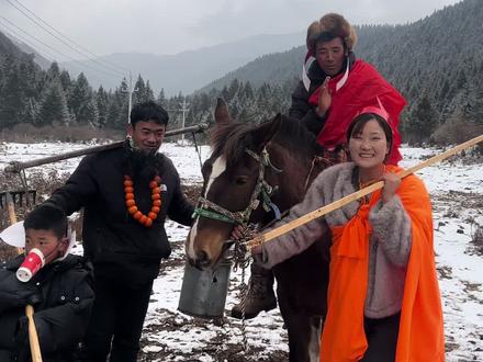 师徒四人中哪个演的最像?#藏装show #这才是真正的爬山 #登上山顶看美景 #新年快乐扎西德勒 #少数民族风情