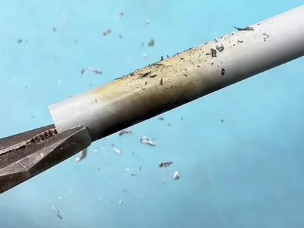 太厉害了,把水管直径拉小插到另一根水管上接起来 #生活小技巧