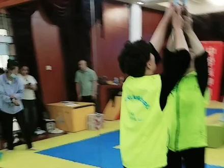 勤劳的小蜜蜂忙呀,忙呀抗癌妈妈把环境变得更美好。#心蓝天