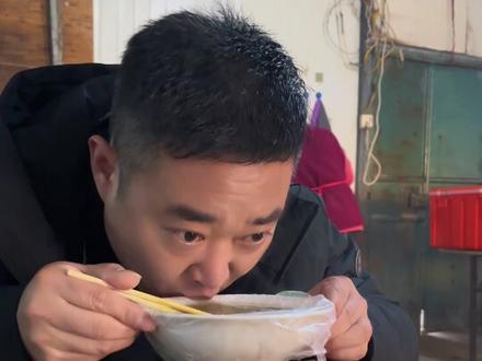 你们有多久没喝过老家的白胡辣汤啦,浓浓的乡愁味儿#白胡辣汤 #兰考 #胡辣汤 #河南胡辣汤水煎包 #该收收心回家过年了