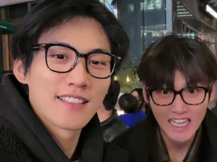 柯宇直播啦,难得兄弟俩合体亮相呀#周柯宇 #周昊杉