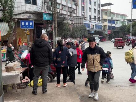 老谭真不靠谱!接烤鸭订单误了大事!还好有老丈人!咋回事?#创业日记 #烤鸭店 #烤鸭 #夫妻创业正能量 #开店日常 #大订单 #订单 #老丈人 #老丈人和女婿 #日常vlog