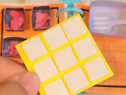 但凡网瘾小点都不知道主包在干嘛😅……粉丝点的霉豆腐豆豆本这就来啦,拼豆图纸巨巨巨简单,老规矩放在评论区#拼豆图纸 #豆豆本 #安静书 #霉豆腐 #自制安静书