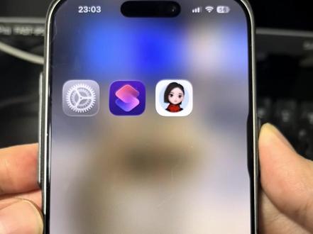 siri不智能,那就召唤豆包! 本视频通过快捷指令召唤豆包语音。介绍了三种设置方式。
第一种,siri语音唤醒
第二种,左边侧面按钮唤醒
第三种,虚拟按钮唤醒
#siri #豆包