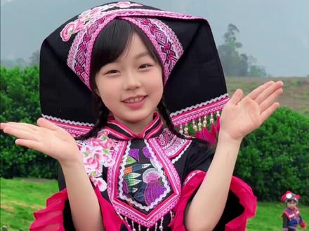 青天大老爷!青天大老爷!#一学就会系列 #田曦薇 #张凌赫 #青天大老爷 #青天大老爷手势舞谁跳谁萌