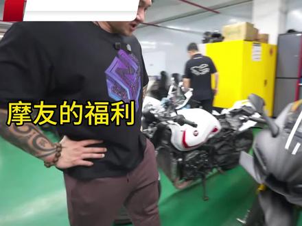 馆长参观张雪机车 张雪亮出未上市产品,摩友福利!#馆长 #台湾网红馆长 #张雪机车 #馆长川渝行