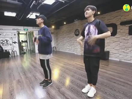汪苏泷 ﹣《唯你懂我心》(首张个人音乐专辑《慢慢懂》 、《弗斯特》《汪苏泷原创合集》)(汪苏泷作词作曲)
#汪苏泷唯你懂我心 #汪苏泷 #小泷包 #汪苏泷慢慢懂专辑 #汪苏泷专辑