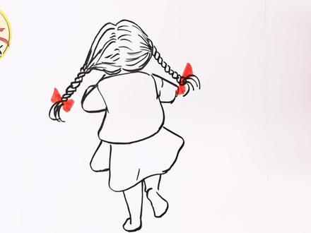 宝贝你慢慢跑,妈妈不想那么快老!跑步小女孩简笔画。