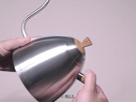 《Brewista手冲壶开箱》 先下手个无温控的试试,
控水是比之前随便买的手冲壶好太多了。#brewista手冲壶 #咖啡 #手冲咖啡