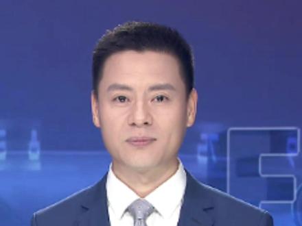 胖东来“小方糖戒指”热卖,1克拉售价169元,自带鉴定证书显示系“莫桑石”#大象新闻主播说 @主播李振龙