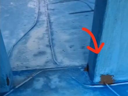 一楼地面返潮如何处理#现场实拍视频 #家装装修 #同城精选装修 #防水 #防潮