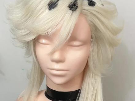 这顶是#童磨#童磨cos 头顶上色方法的记录!试了下用胶和颜料混合,刷子上色相比喷漆更不容易出错,操作起来#cos假发造型 #毛娘 #cos假发教程很简单!