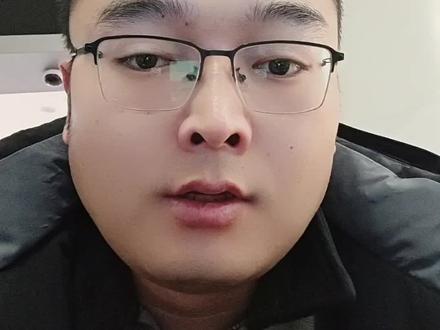 银行交易流水就是单位对公户代发的工资,正常工资一般都是扣完社保以后剩下的钱,按比例算的。上班加出勤天数扣完个人部分基本很少是整数的。