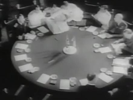 【历史上的今天|1945年7月26日,《波茨坦公告》发表】1945年7月26日,中、美、英三国发表《波茨坦公告》,这是世界反法西斯战争的重要成果,也是中国人民用鲜血换来的宝贵成果。