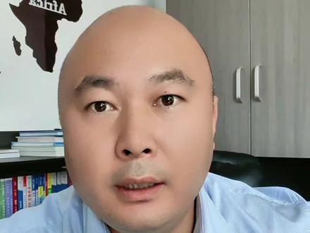#上热门
其实新高考实行赋分制是为了实现相对的公平,对于大部分考生来说其实都是比较有利的,不过从成绩的计算方式来看,小编觉得最有利的还是主科科目比较强的考生。
语数外三科作为必考科目,在赋分制的情况下依旧是以旧高考的计算方式,以原始成绩计入总分,每门科目150分,三门科目的总分就达到了450分,可以说占比是非常高的,所以对于这三门必考科目比较强的考生来说,他们已经拿到了大头的分数,只要剩下的三科不掉链子,总分肯定是比较高的。
不过赋分制的情况下剩下三科虽然分数占比没有语数外高,但是对于成绩的影响确是最大的,本来1分的分差有可能扩大到3分,所以就算是必考科目实力强的考生也不能忽视选考科目。
#新高考 #赋分制 #高考3+1+2模式 #家长必读 @抖音小助手 @抖音媒体内容优推官 @抖音创作小助手