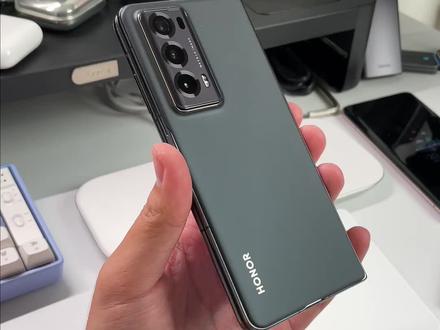 你心里能接受的折叠屏是什么价位? V2还没用热乎,MagicVs2就要来了,你心里能接受的折叠屏是什么价位?#荣耀MagicVs2 #荣耀MagicV2 #折叠屏