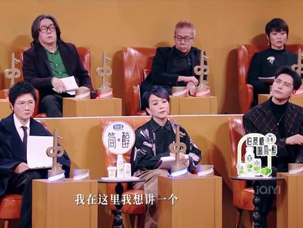 薛之谦夸赞了刘卓老师的乐队和梁凡的表演,认为他们的表演非常出色,梁凡的吉他演奏和演唱更是令人陶醉。薛之谦强调写歌最重要的是真心,梁凡的歌打动了他。#薛之谦 #谭维维 #中国唱将