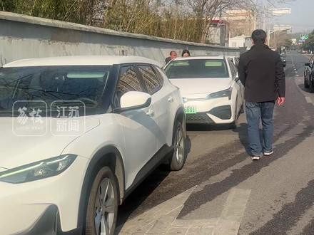 一车一码!南京合规网约车主动亮“身份”