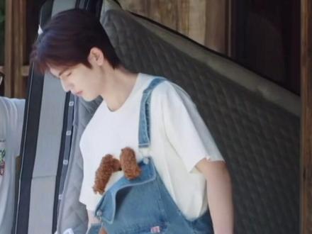 “你穿这么可爱😍”#张凌赫 #向往的生活