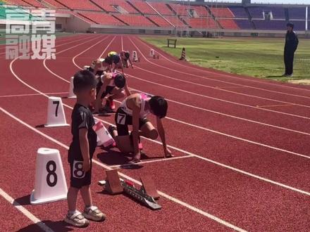二年级小孩哥误入高端局 #搞笑#体育生#短跑