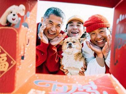 快来学!!过年这样拍全家福真的太好看啦
我想 家人这一页 应是椿萱并茂 棠棣同馨 家人常伴 平安顺遂 其余皆是锦上添花. #新春家庭摄影大赛 #全家福拍照姿势大全 #全家福 #幸福就是一起拍新年全家福 #摄影教程 @良田