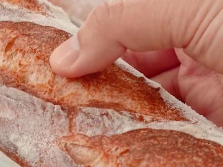 面包界的凶器,法国人最后的武器,法棍为什么那么硬? #欧包 #主食 #法棍