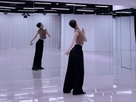 长按屏幕可选慢速播放~
#爱殇 #爱殇舞蹈 #东宫