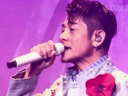 郭富城广州演唱会太养眼,连换多套衣服又唱又跳,60岁帅气挡不住
#亚洲舞王 #华语乐坛 #郭富城