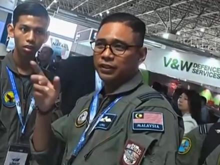 兰卡威航展上老外这样夸歼-10CE:以前西方总是说他们的飞机最好而,现在你们的飞机可以打掉他们的了