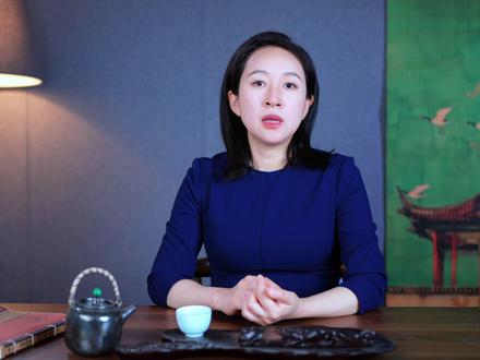 唐代第一励志文,刘禹锡用几句话,道破人生的最高境界! "山不在高,有仙则名;水不在深,有龙则灵。"这句家喻户晓的名言,出自唐代诗人刘禹锡的《陋室铭》。但你知道吗?这篇短短几句的千古奇文,竟是刘禹锡在被贬 23 年的低谷期写下的"反击之作"。本期视频,我们一起走进这篇"唐代第一励志文",看刘禹锡如何用幾句話,道破人生的最高境界。