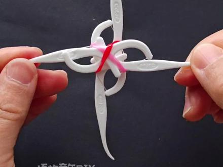用牙线和皮筋做个炫酷的四角飞镖吧#手工diy #自制玩具