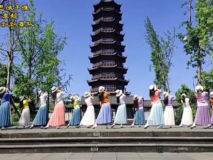 蓝天、古塔、绿树还有我们,一曲《片片相思赋予谁》醉了这个春天 #舞蹈