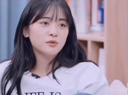 沈月,教会我表达:所见即是我,好与坏不反驳。 #沈月 我没有不自信,我只是觉得自己普通,而我不觉得普通是个贬义词。
#沈月vlog 只要不是人性上的恶,内在哪有什么绝对的优缺点?外在就更不用说了,审美都是别人制定出来的规则。