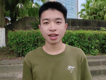 十八岁的志愿表上,我只写了一行字。
一个学校,三个专业,没有第二志愿,没有服从调剂。
很多人觉得我胆子大。但其实,我只是在填下那个名字之前,想透了一些东西。
这些东西跟分数无关,跟运气无关,只跟“你怎么做决定”有关。今天把我当年填志愿的完整过程讲给你听——不管你想报什么专业,这套思路都通用。
视频里没有废话,就是我当时怎么查资料、怎么判断、怎么最终拍板的。希望能帮你落笔的时候,心里是有底的。
#高考志愿 #志愿填报方法 #高考 #2026高考#四川大学